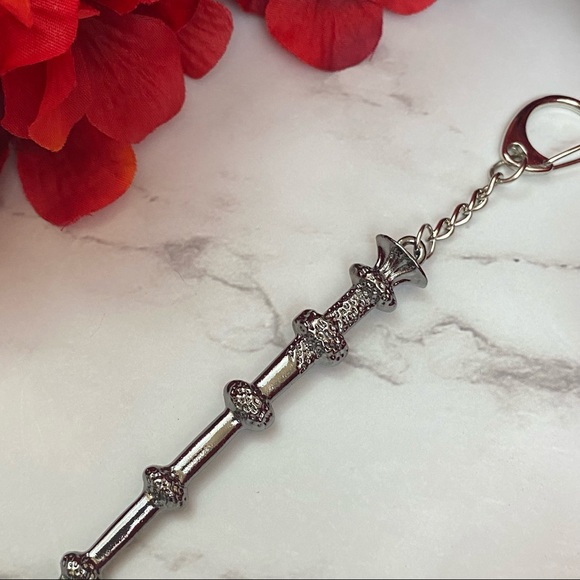 Harry Potter Hogwarts Magic Wand Keychain Charm - Picture 8 of 16